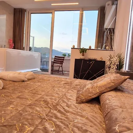 Imperial Apartment *